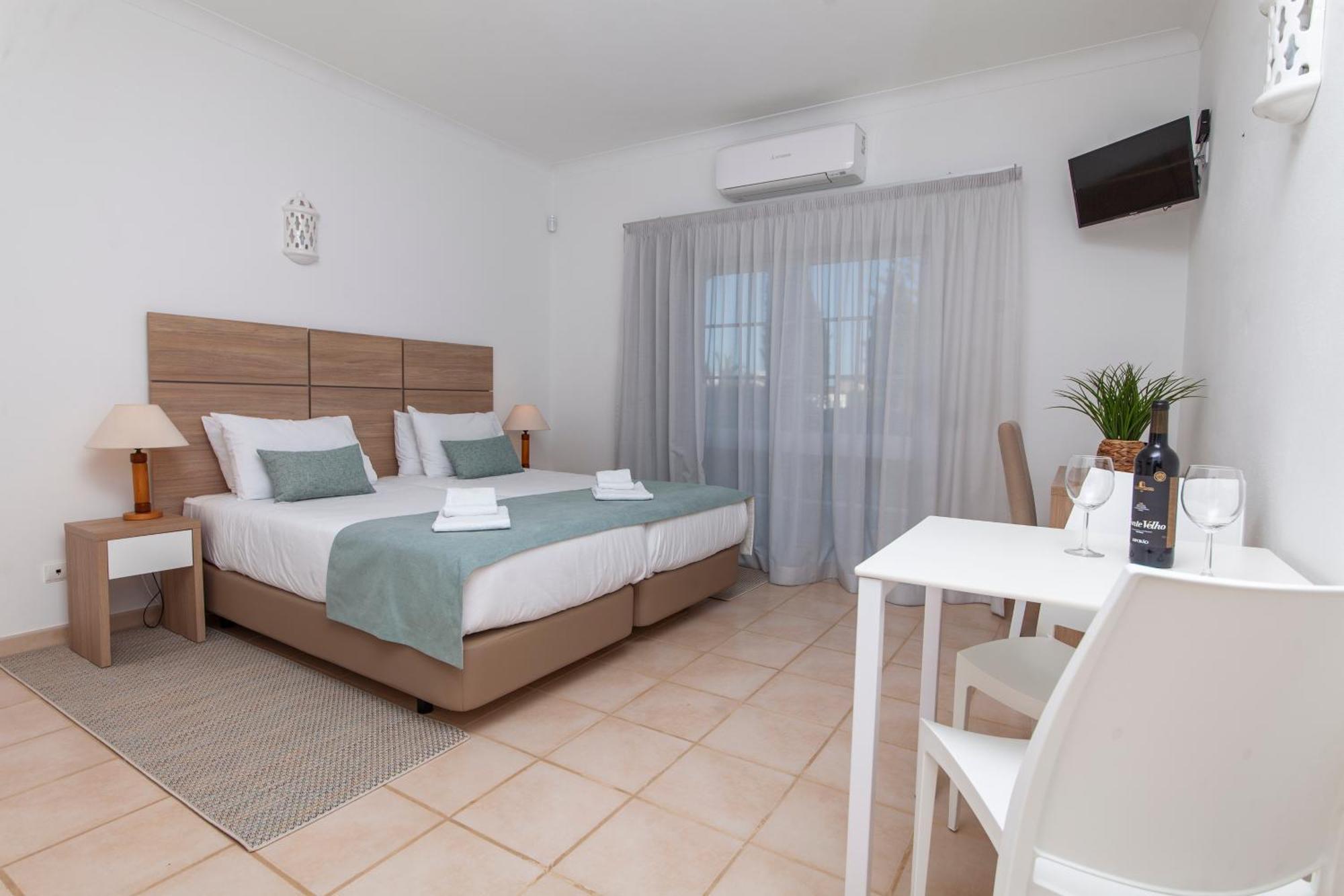 Atalaia Sol Aparthotel - Tennis & Heated Pool In Winter Lagos Exterior foto