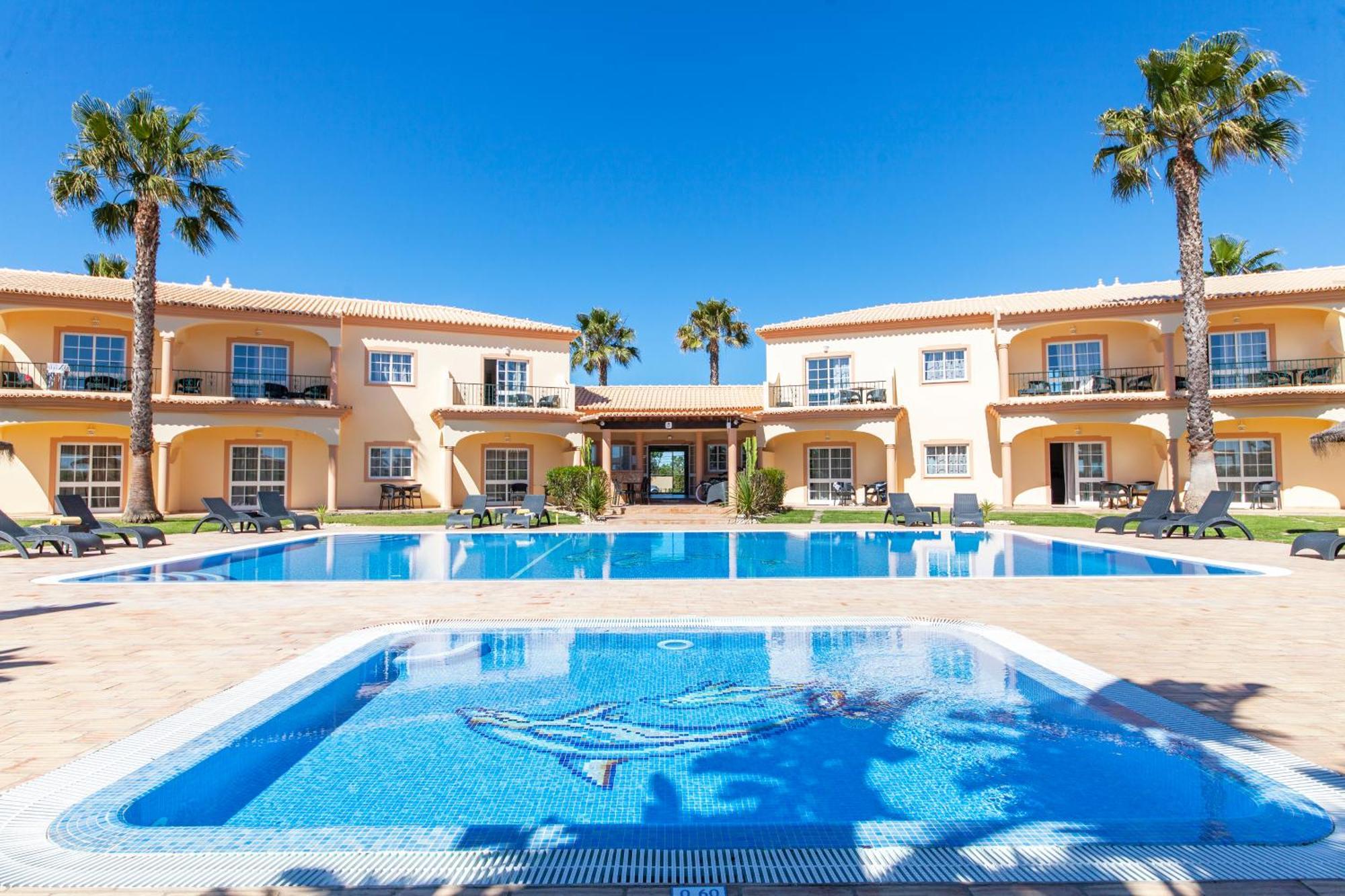 Atalaia Sol Aparthotel - Tennis & Heated Pool In Winter Lagos Exterior foto