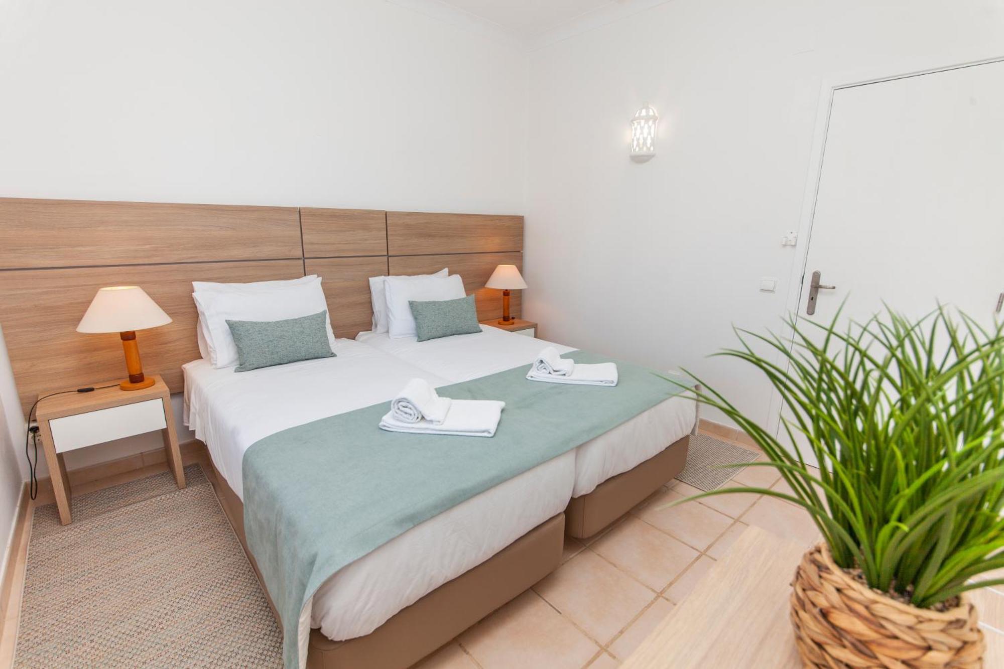 Atalaia Sol Aparthotel - Tennis & Heated Pool In Winter Lagos Exterior foto